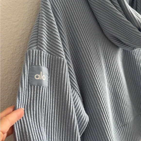 NWT ALO Yoga Muse Hoodie Celestial blue XS - Picture 7 of 10